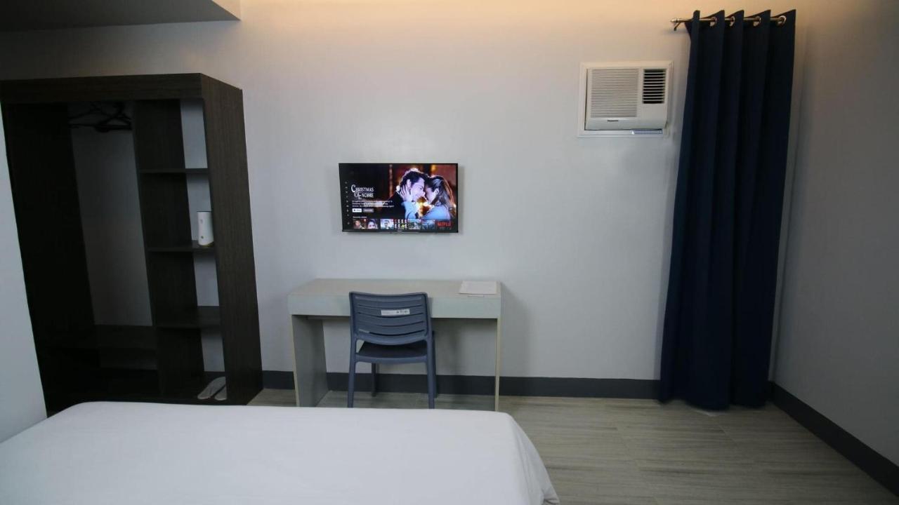 Sands Hotel Насугбу Екстериор снимка