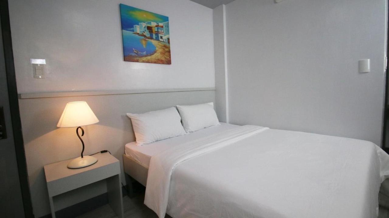 Sands Hotel Насугбу Екстериор снимка